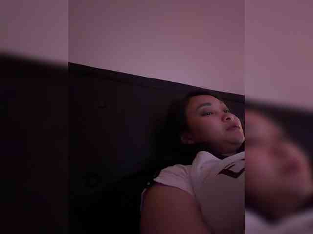 RozyElle webcam