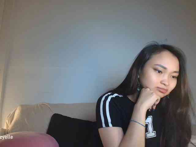 Model: RozyElle