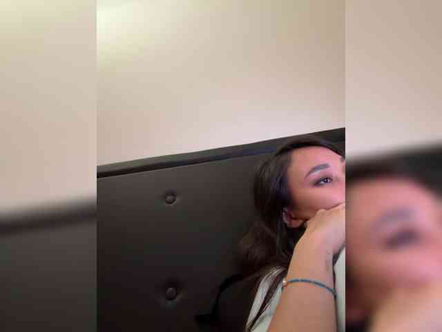 RozyElle webcam