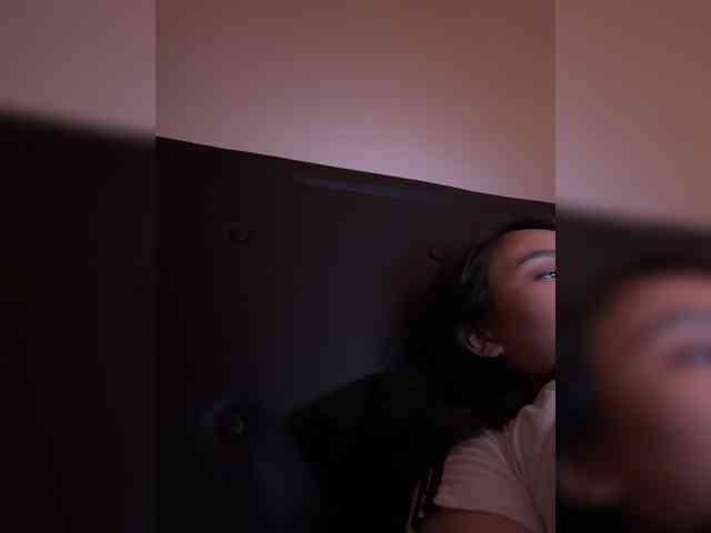 RozyElle webcam