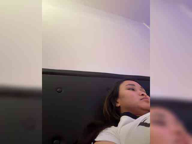 RozyElle webcam