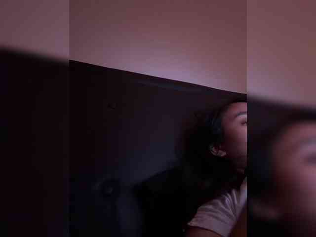 RozyElle webcam