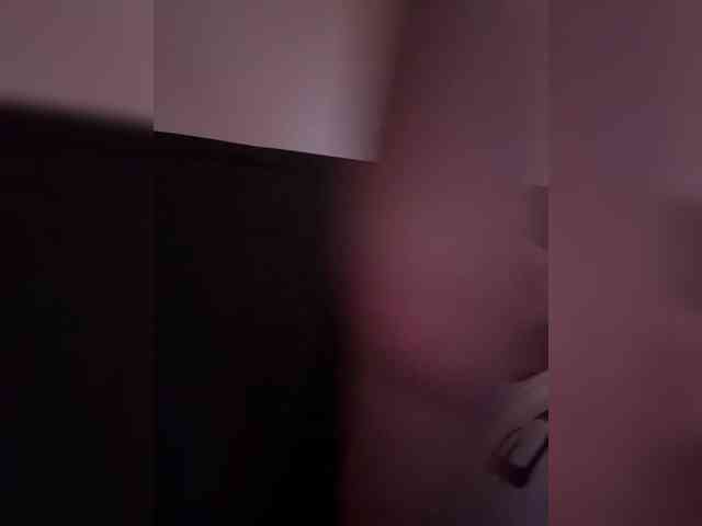 RozyElle webcam