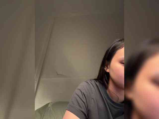 RozyElle webcam