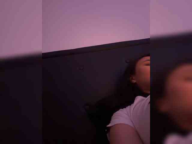 RozyElle webcam