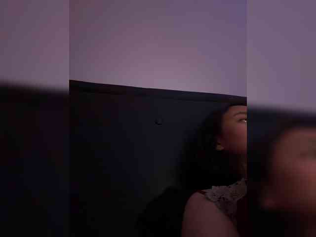 RozyElle webcam
