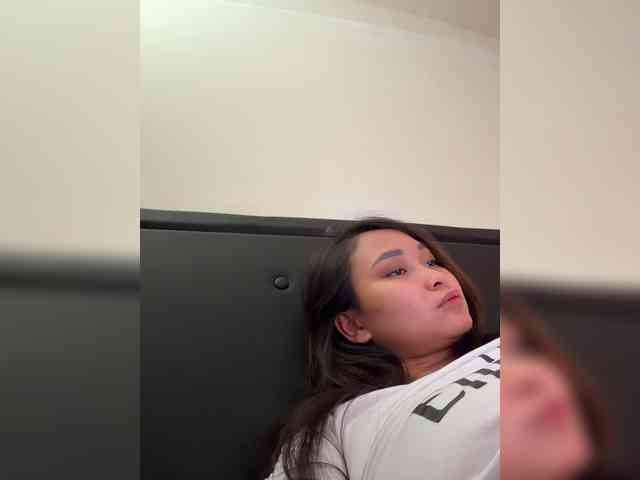 RozyElle webcam