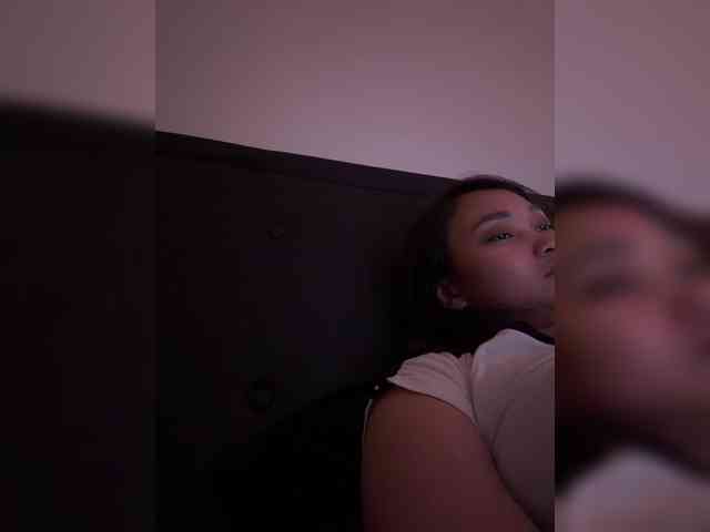 RozyElle webcam