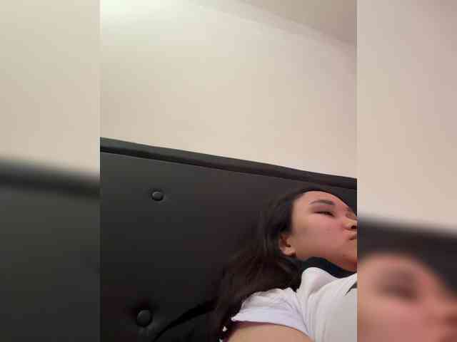 RozyElle webcam