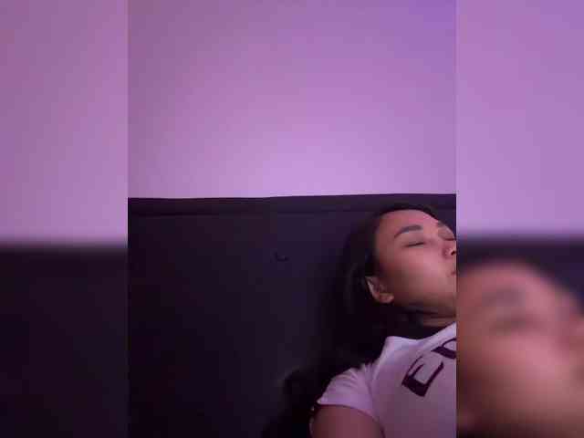 RozyElle webcam