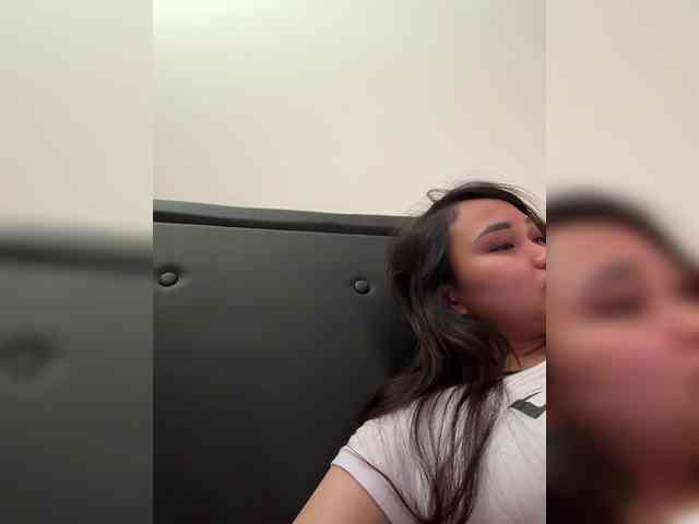 RozyElle webcam