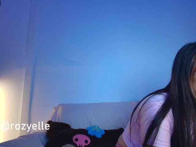 RozyElle webcam
