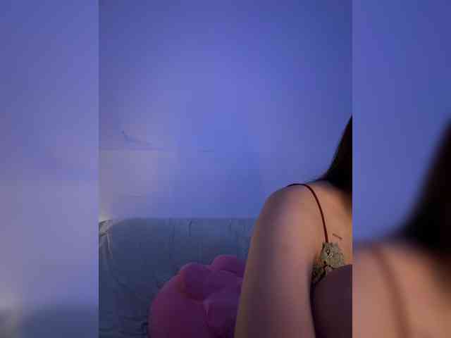 RozyElle webcam