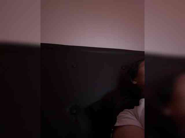 RozyElle webcam
