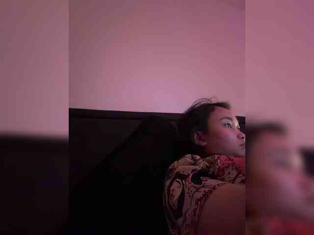 RozyElle webcam