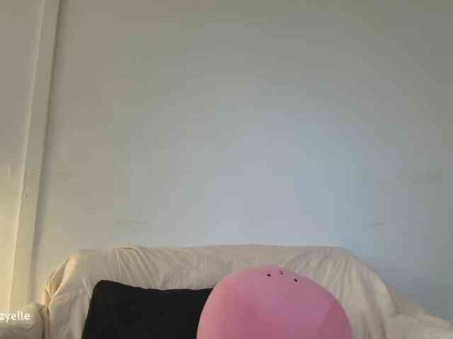 RozyElle webcam