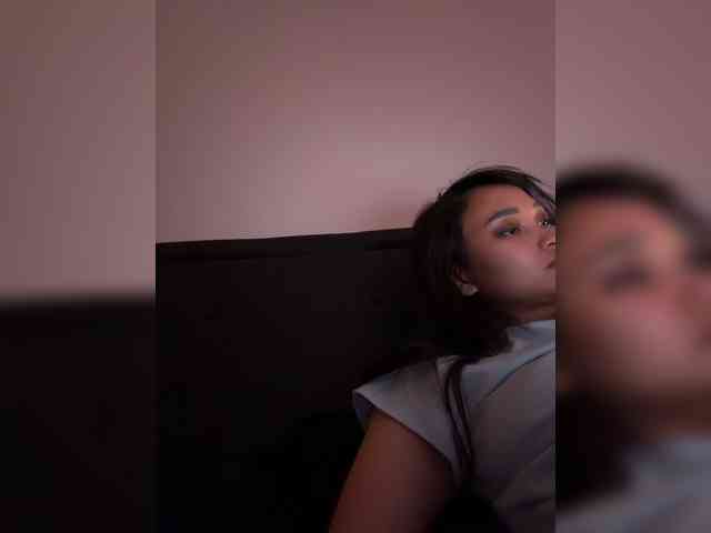 RozyElle webcam