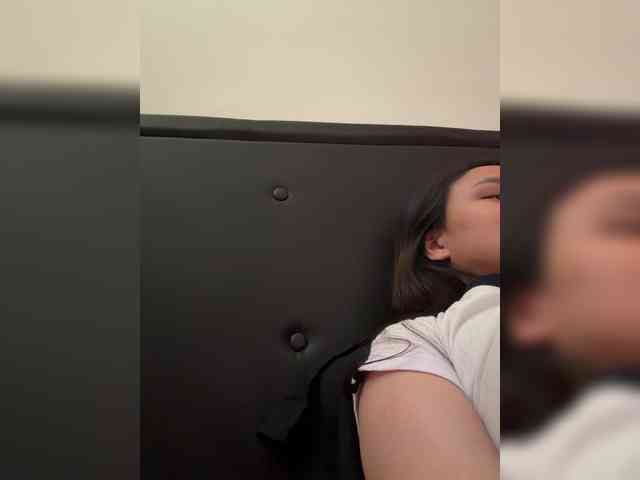 RozyElle webcam