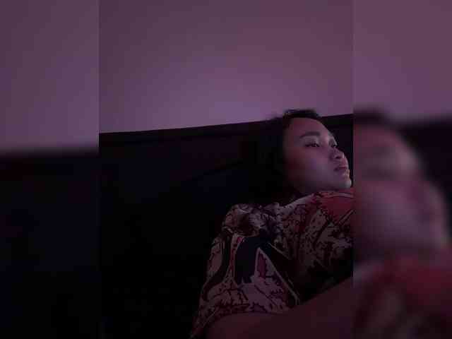 RozyElle webcam