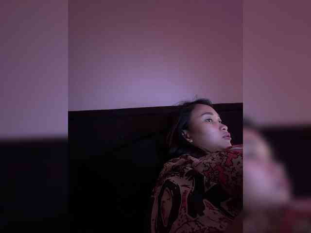 RozyElle webcam