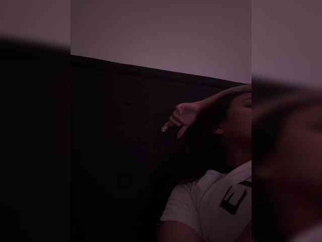 RozyElle webcam