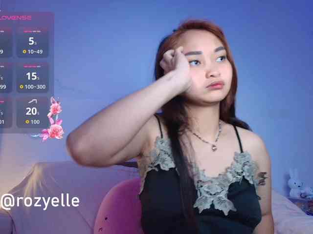 RozyElle webcam