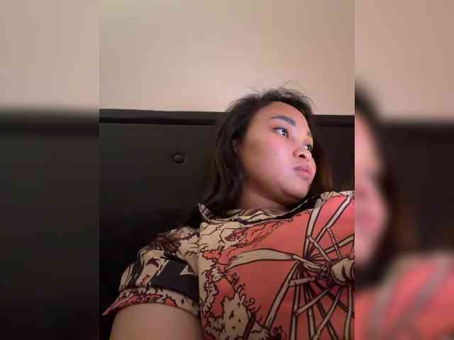 RozyElle webcam