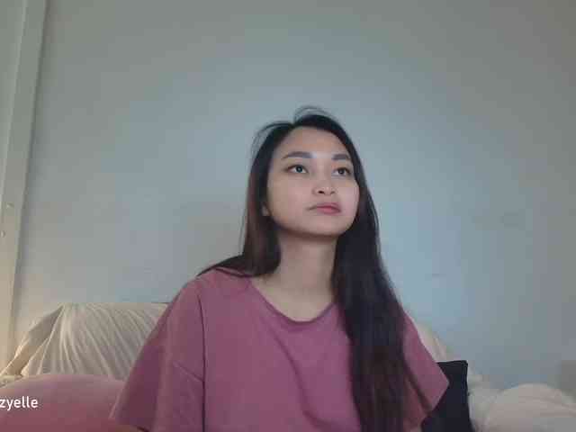 Model: RozyElle