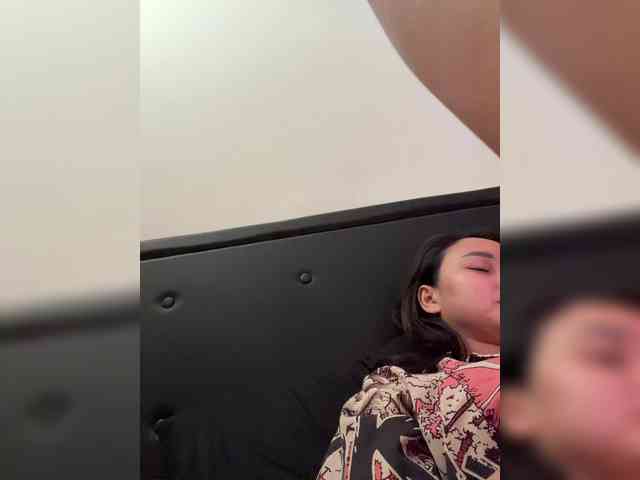 RozyElle webcam