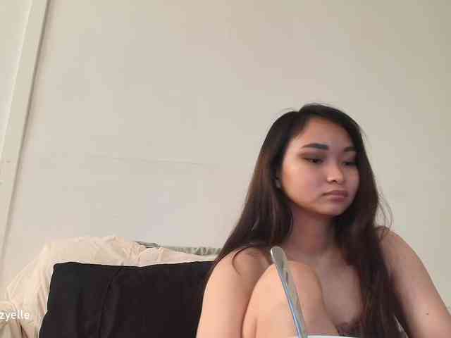 RozyElle webcam