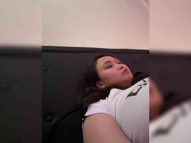RozyElle webcam