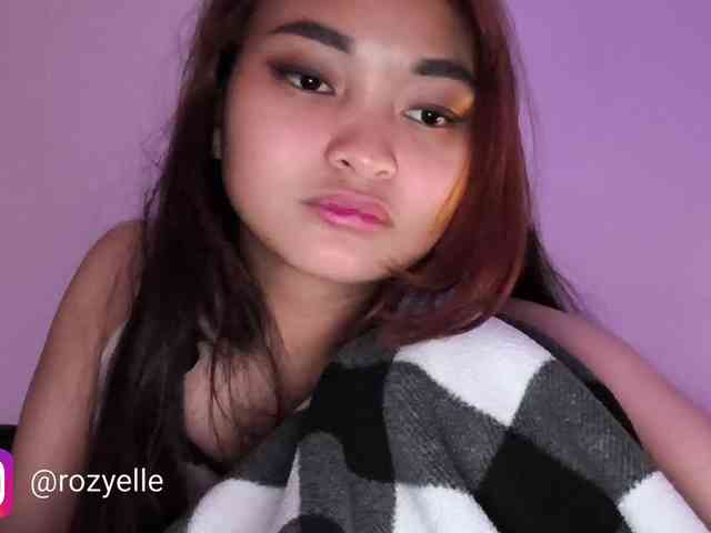 RozyElle webcam