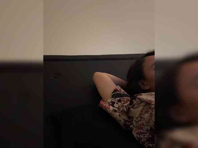 RozyElle webcam