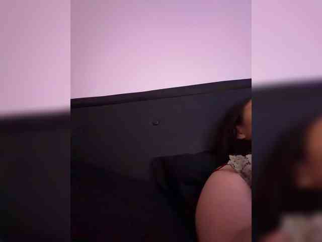 RozyElle webcam