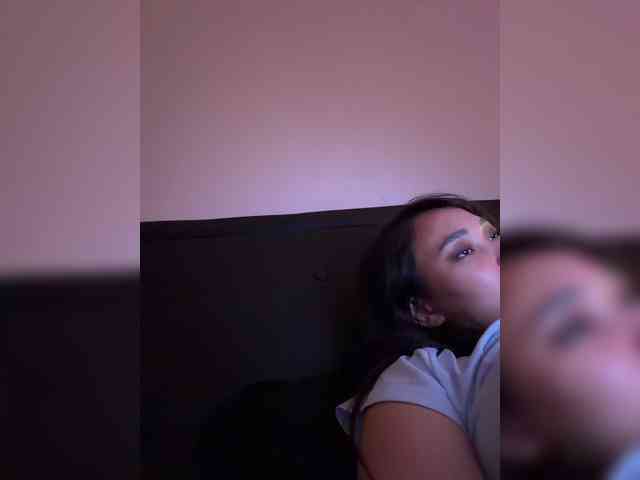 RozyElle webcam