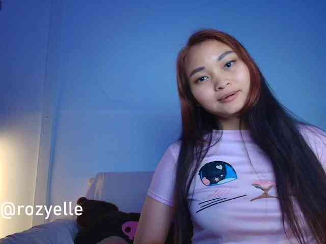 Model: RozyElle