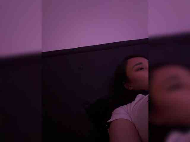 RozyElle webcam