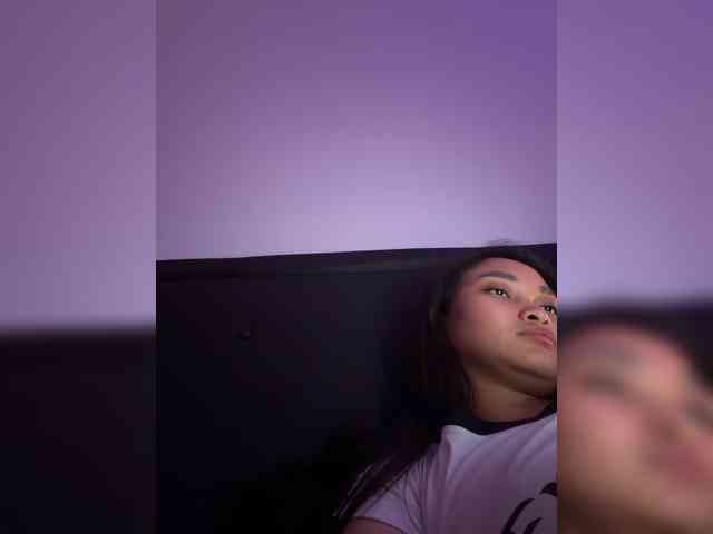 RozyElle webcam