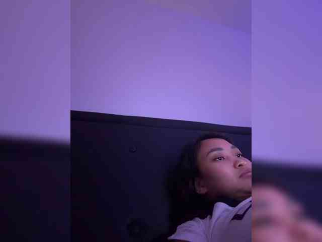 RozyElle webcam