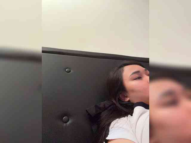 RozyElle webcam