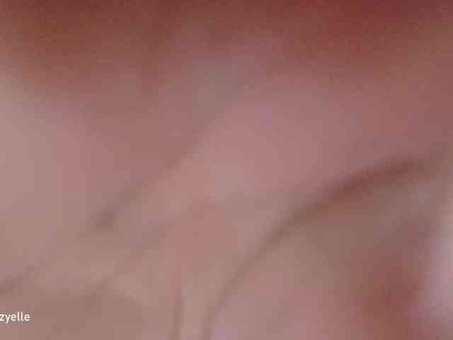 RozyElle webcam