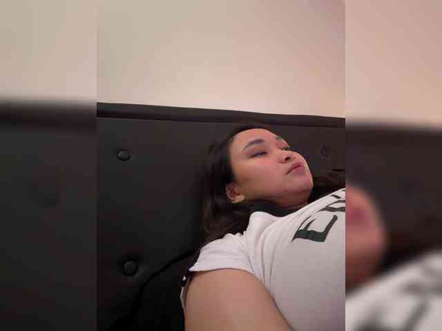 RozyElle webcam