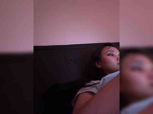 RozyElle webcam