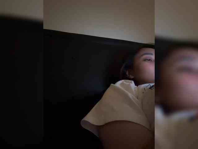 RozyElle webcam