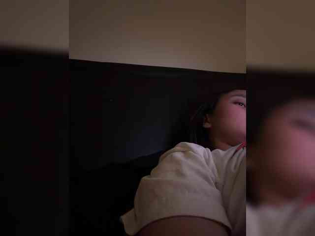 RozyElle webcam