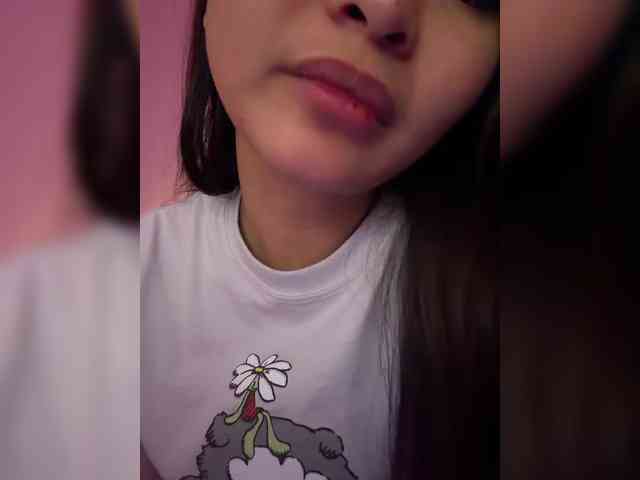 RozyElle webcam