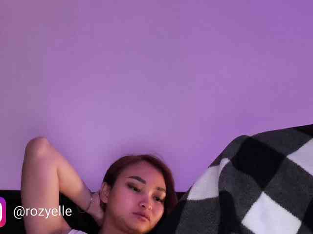 RozyElle webcam
