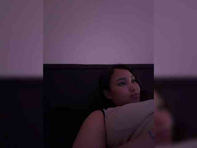 RozyElle webcam