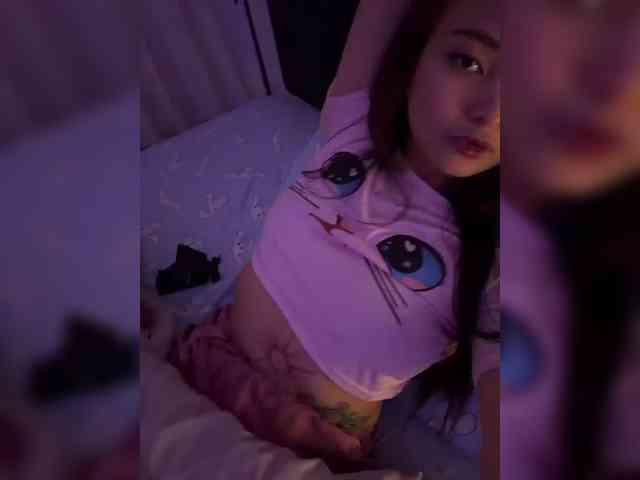 RozyElle webcam