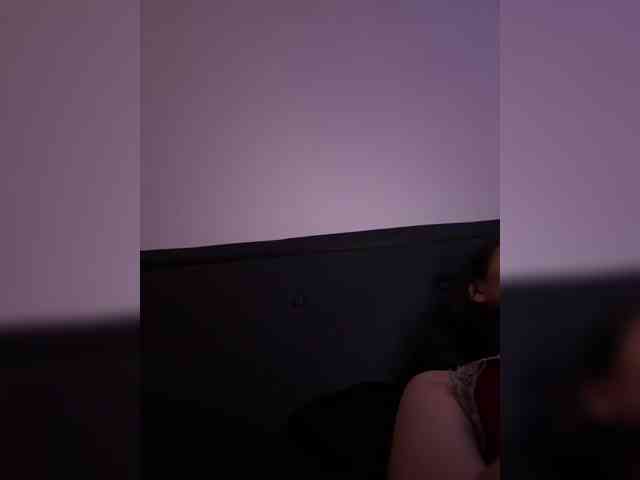 RozyElle webcam